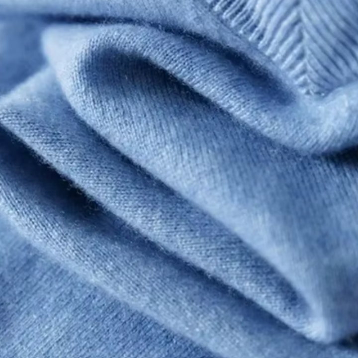 Elegante jersey con cuello en V