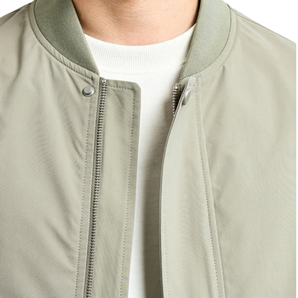 Elegante cazadora bomber