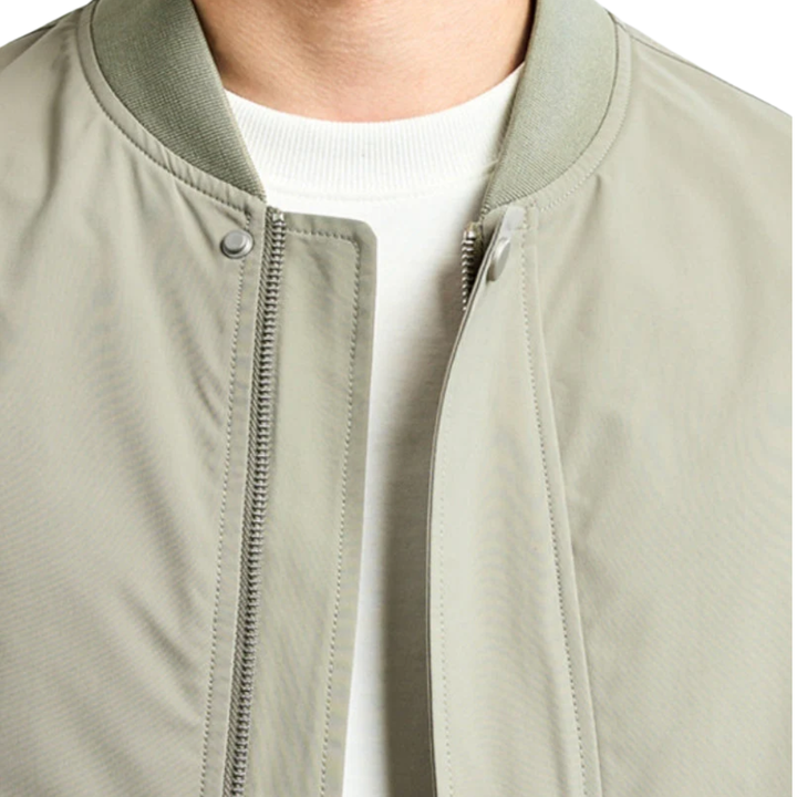 Elegante cazadora bomber