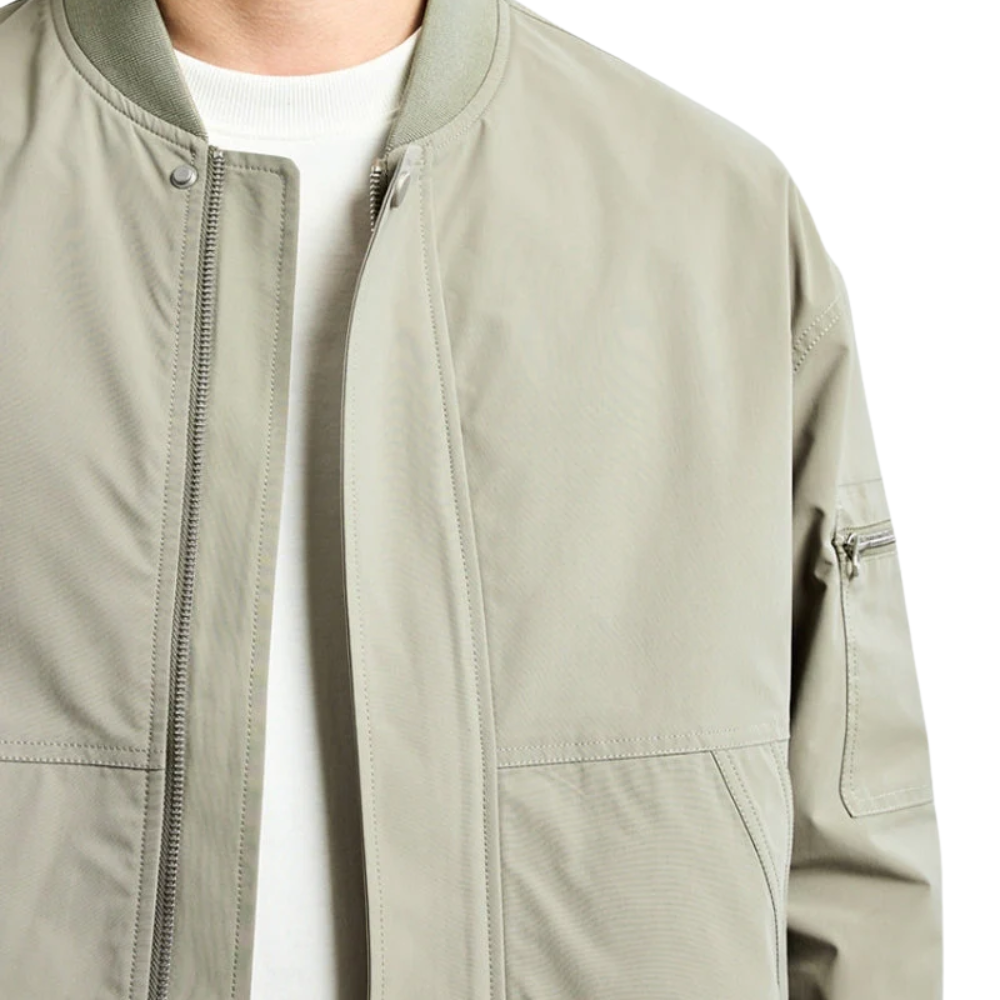 Elegante cazadora bomber