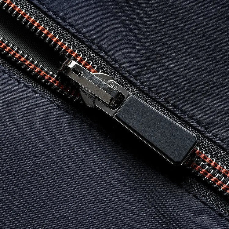 Elegante chaqueta con cremallera